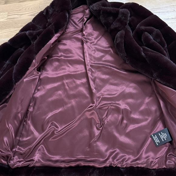 Stella + Lorenzo Plush Faux Fur Coat in Deep Wine - Picture 5 of 8